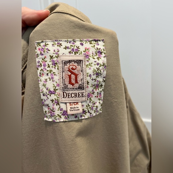 Decree 100% cotton belted ruffle bottom khaki trench coat feminine lightweight - Picture 10 of 11